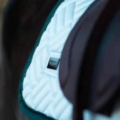 Equestrian Stockholm - Tapis de selle Dramatic Monday Modern Blanc Hot