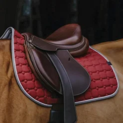 Equithème - Tapis de selle Orion cerise Rouge Best