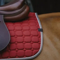 Equithème - Tapis de selle Orion cerise Rouge Best