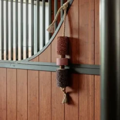 Clearance Grooming Deluxe - Jouet en bois relaxant pour cheval avec pierre à sel Sammy