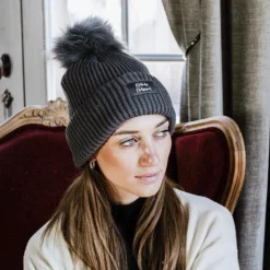 Kentucky Horsewear - Bonnet pompom gris Outlet