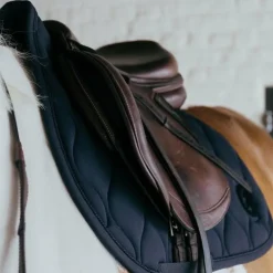 Kentucky Horsewear - Tapis de selle Wave jumping 3D logo Marine Sale