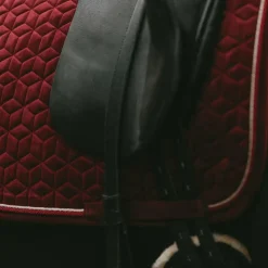 Best Kentucky Horsewear - Tapis de dressage Velvet Bordeaux